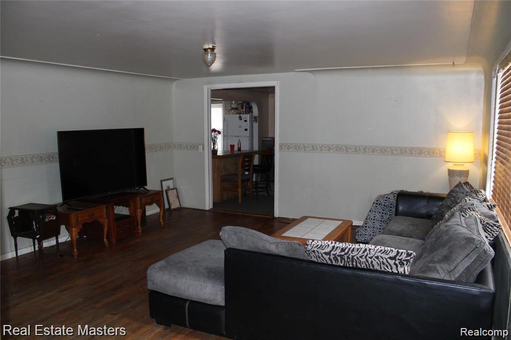 4265 Pine Grove Avenue