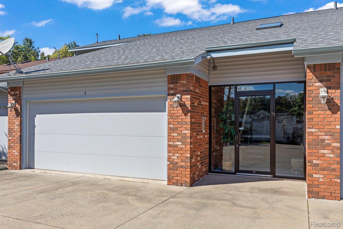 9200 RIVER Road 3