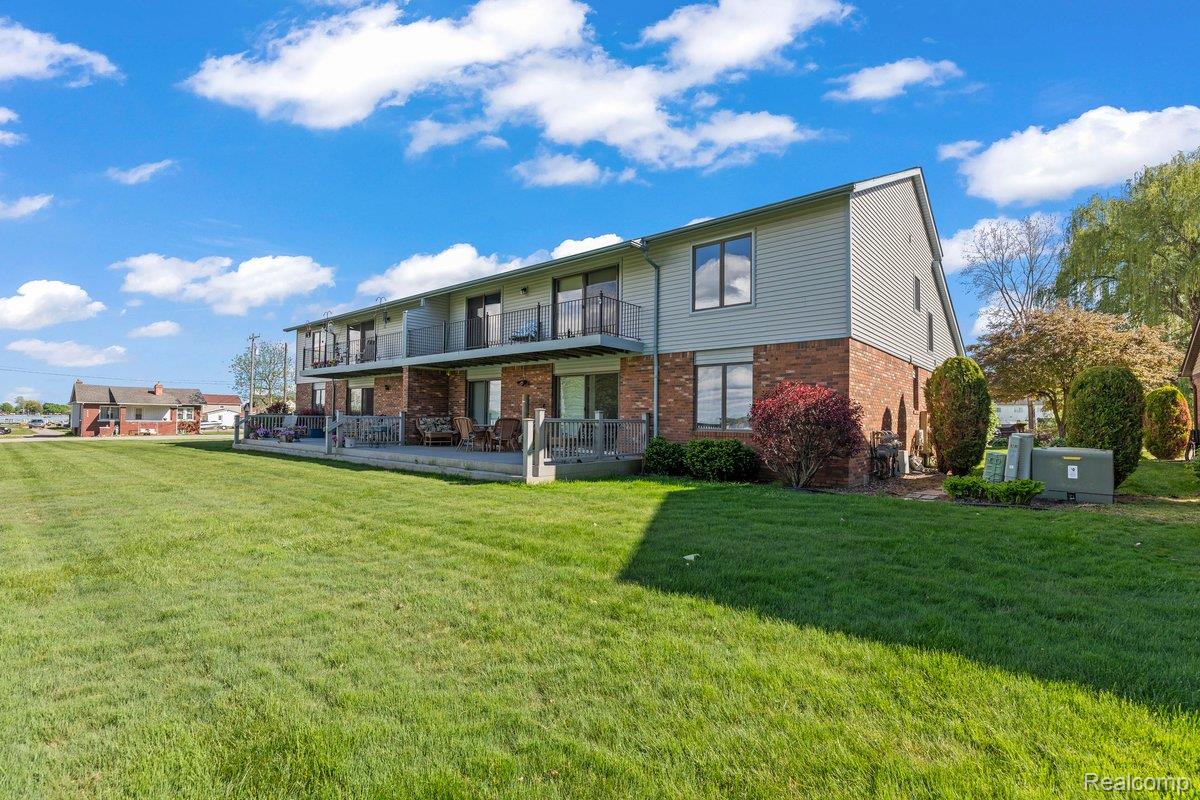 9200 RIVER Road 3