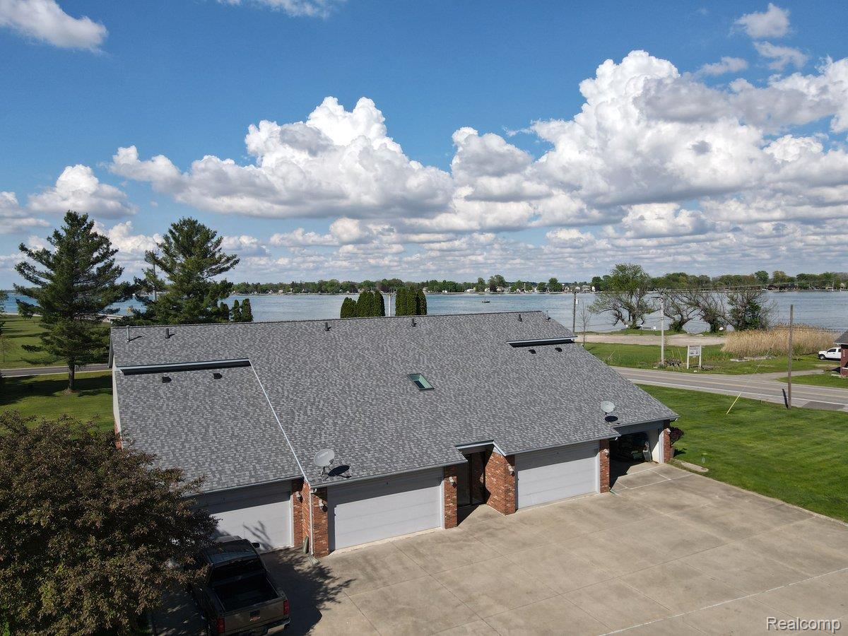 9200 RIVER Road 3
