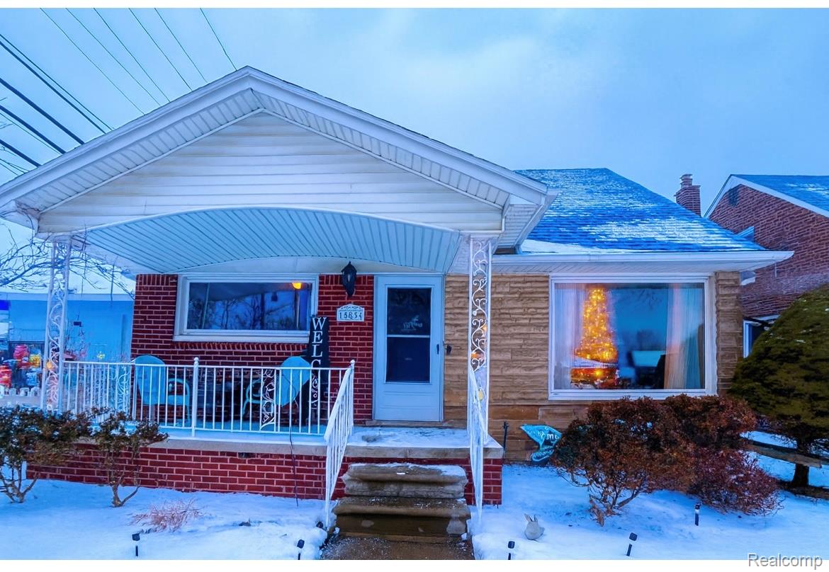 15854 Englewood Avenue