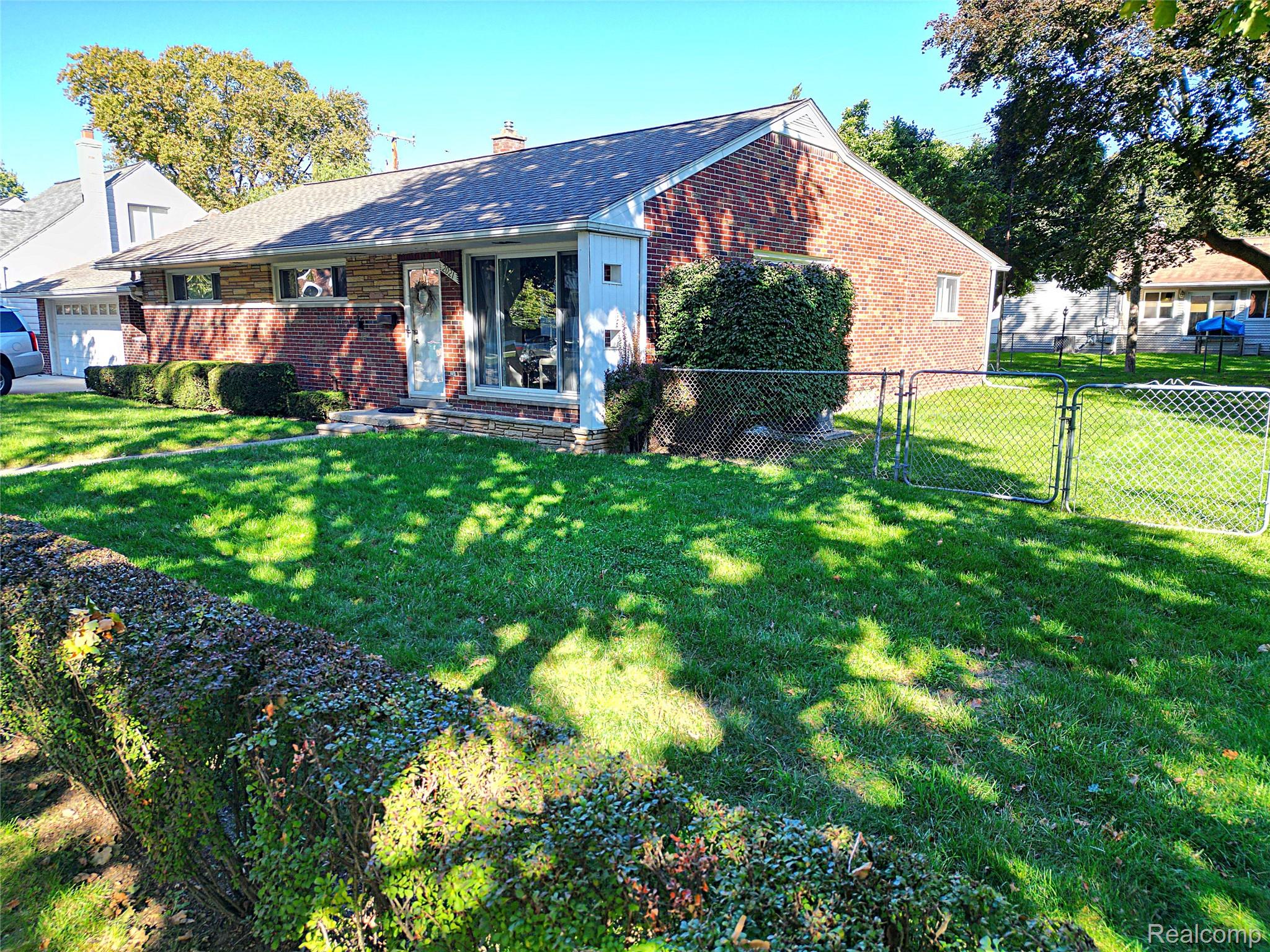 2021 E Hudson Avenue