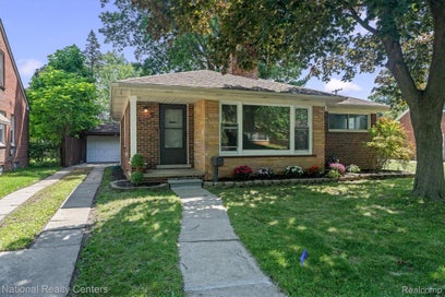 9984 Hemingway E Redford Charter Township MI 48239