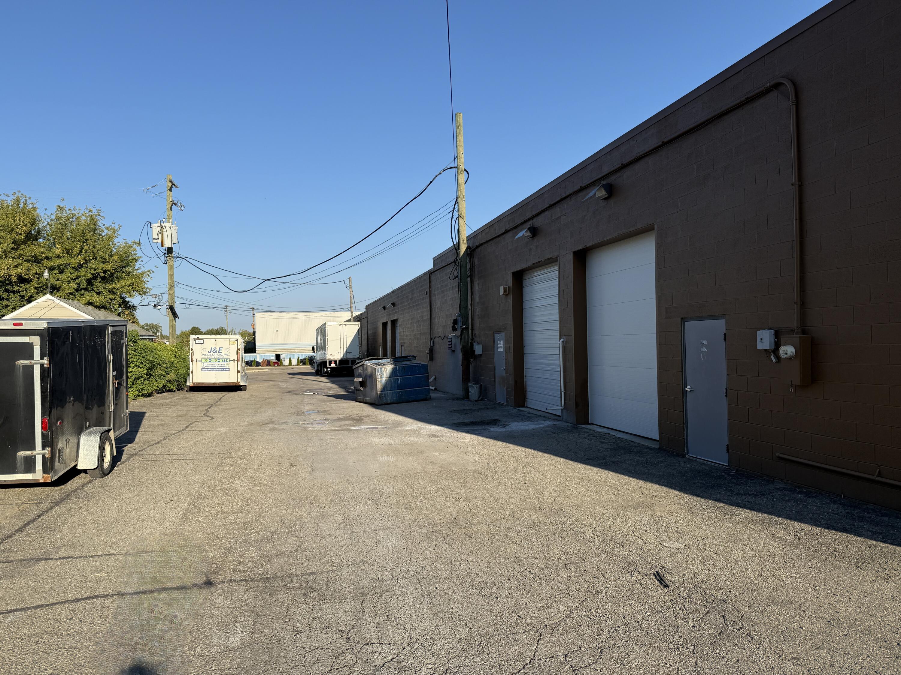 32210 8 Mile W