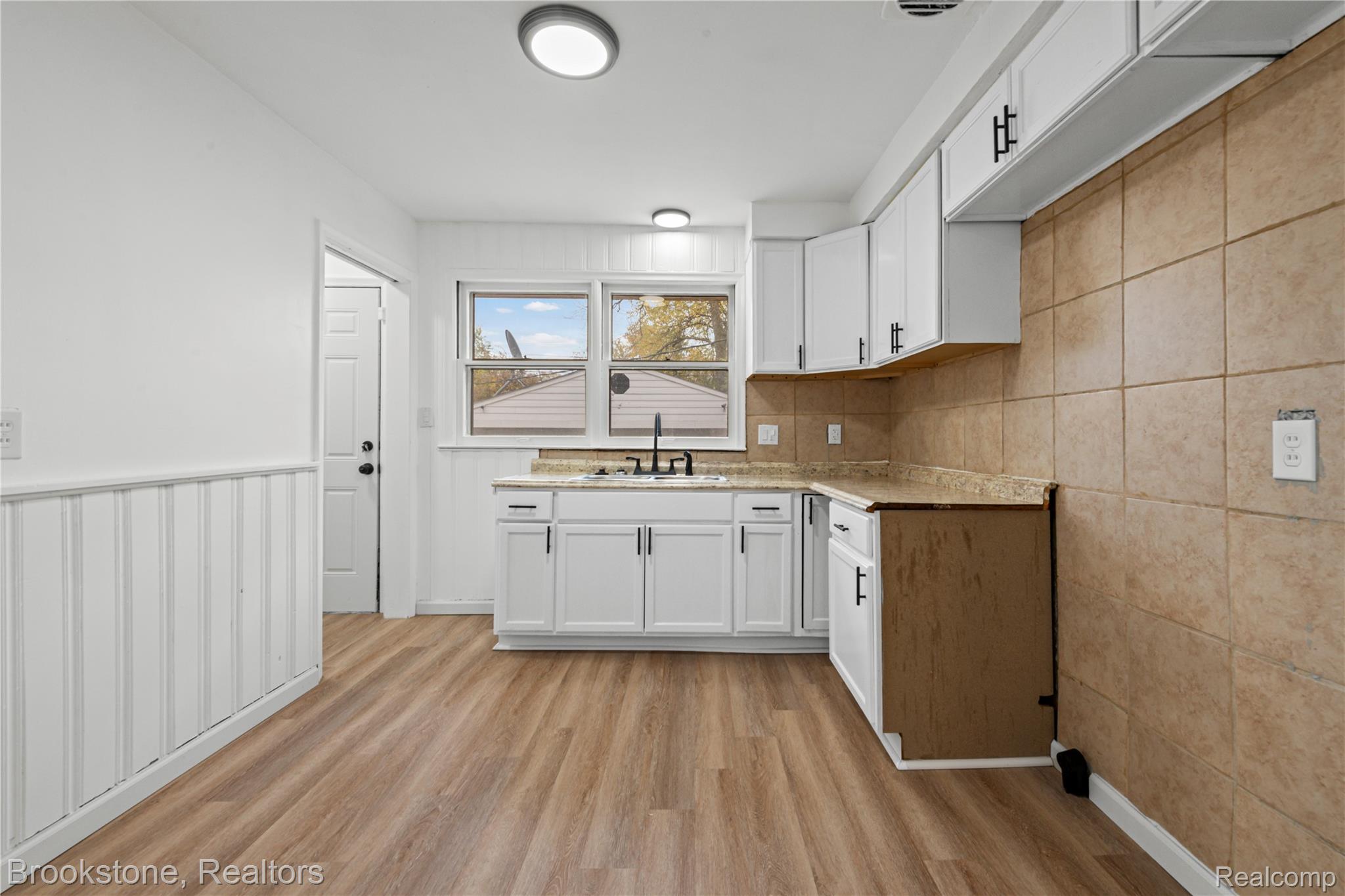 1695 Lexington Parkway