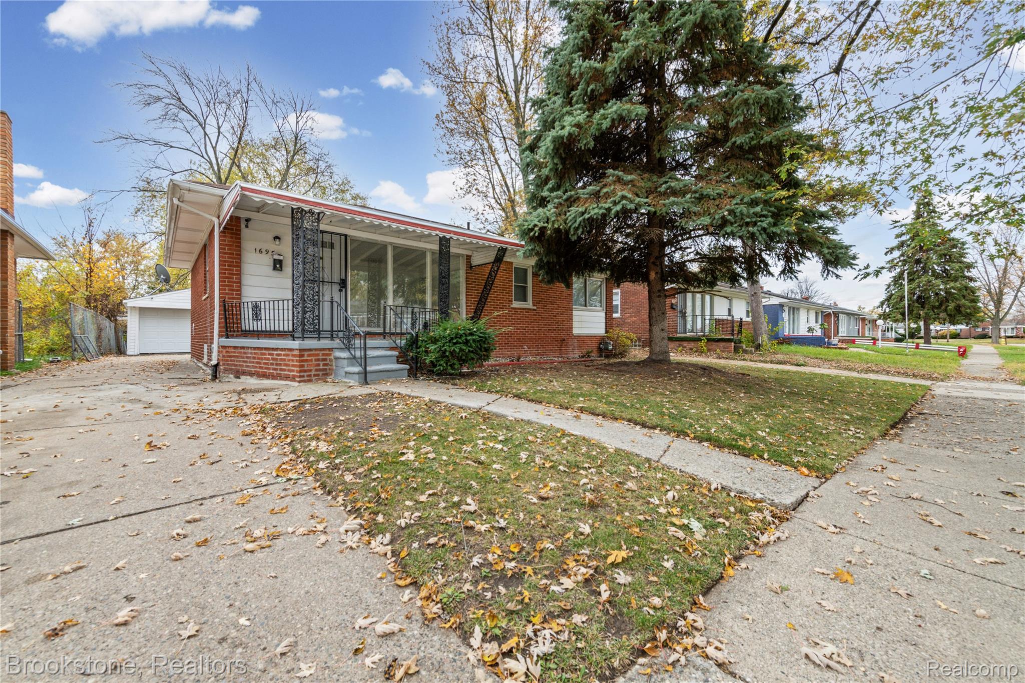 1695 Lexington Parkway