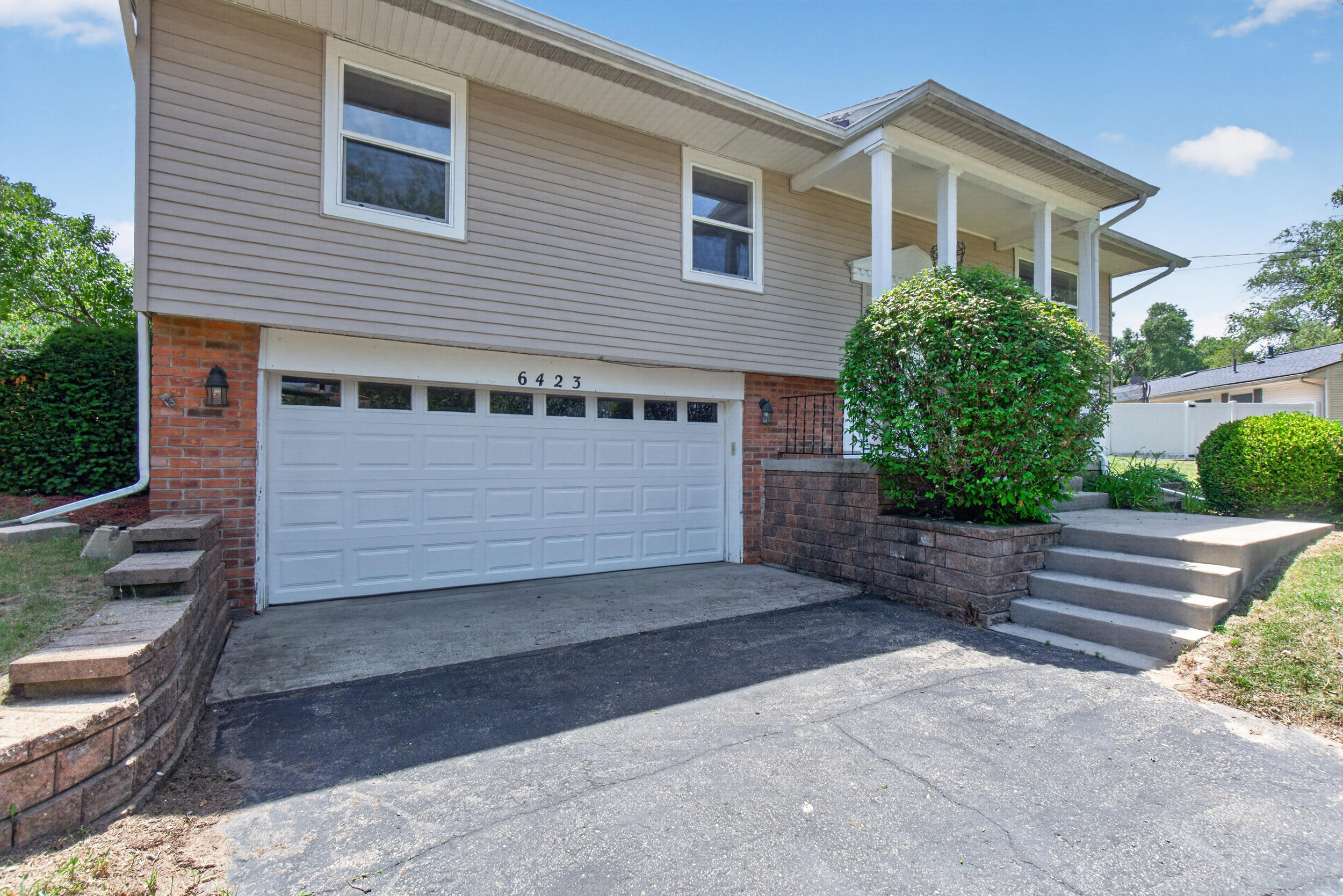 6423 Inverness Lane