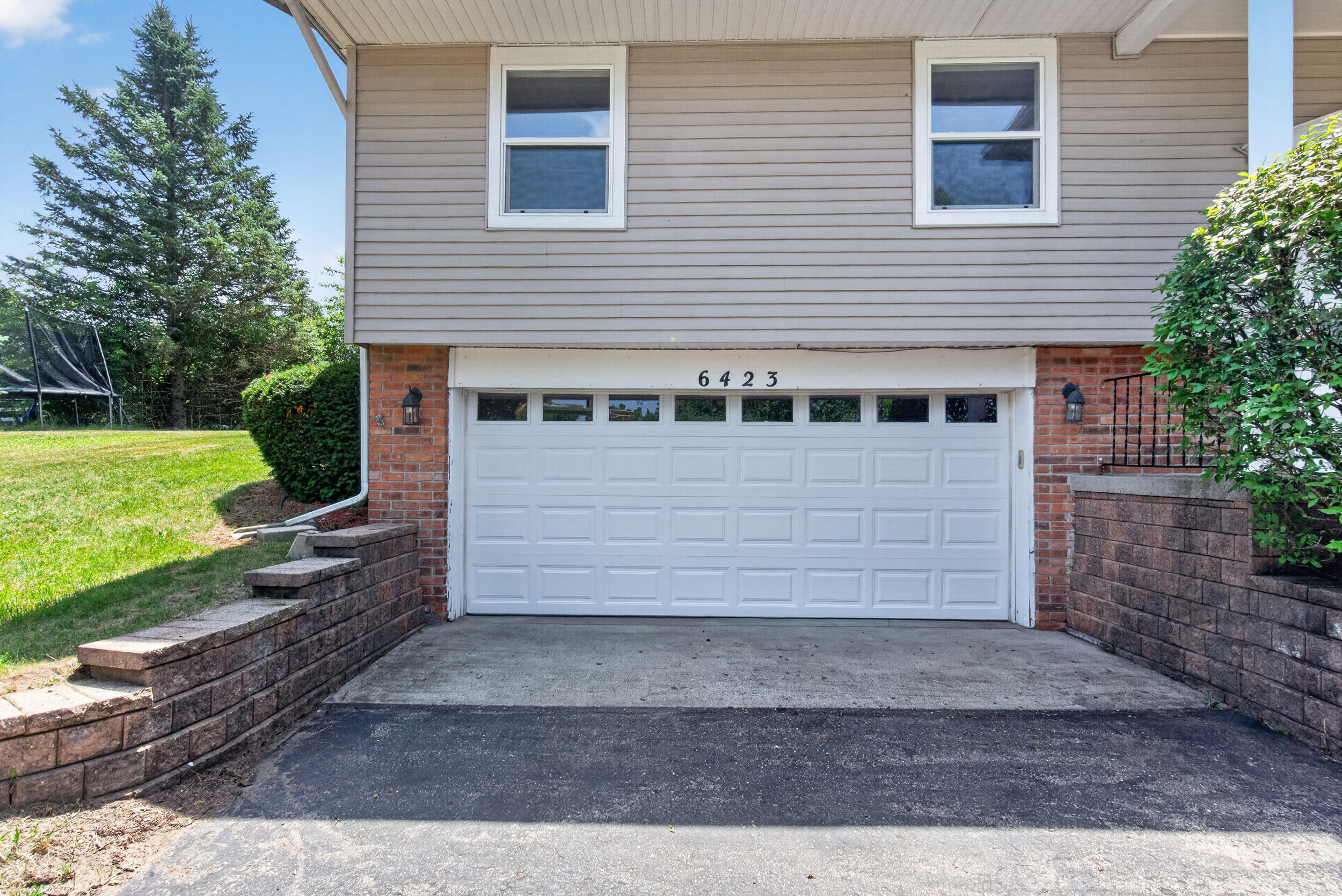 6423 Inverness Lane