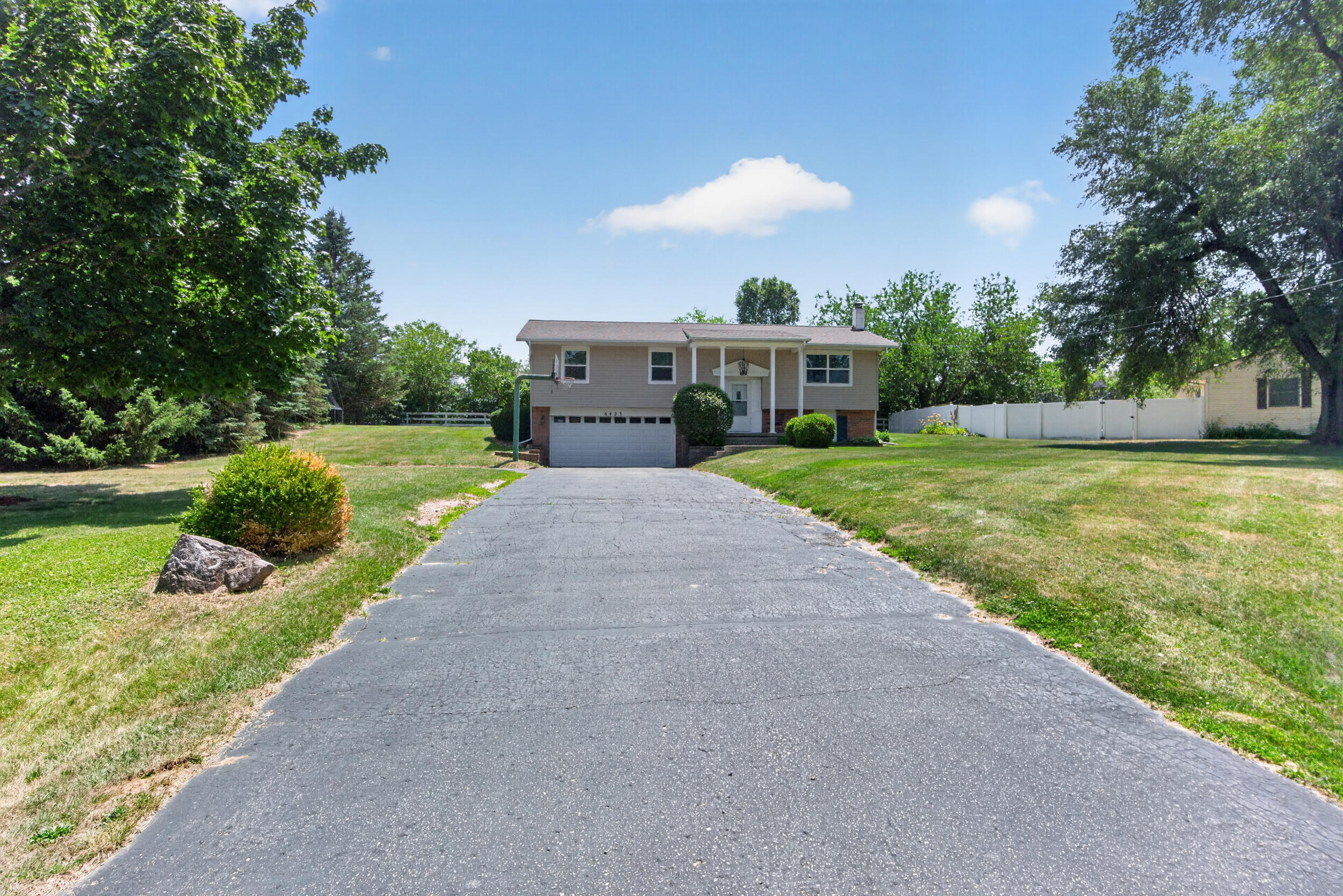 6423 Inverness Lane