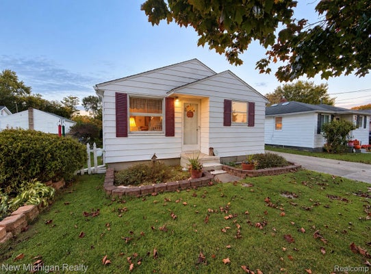 2225 E WILLIAMSON ST, BURTON, MI 48529 - Image 7b9d2058d3d92e4bda2e7f5708c284b4/729652081