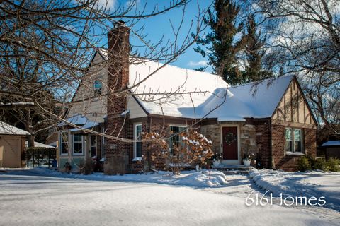 Photo of 2450 Oakwood Avenue NE, Grand Rapids City, MI 49505 (MLS # 65026000259)