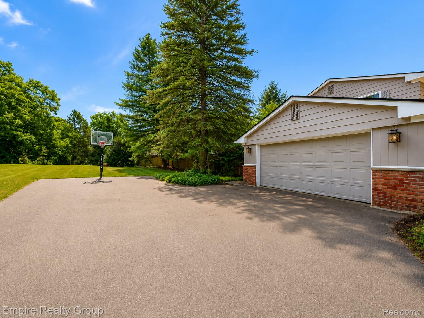 5005 Wing Lake Road