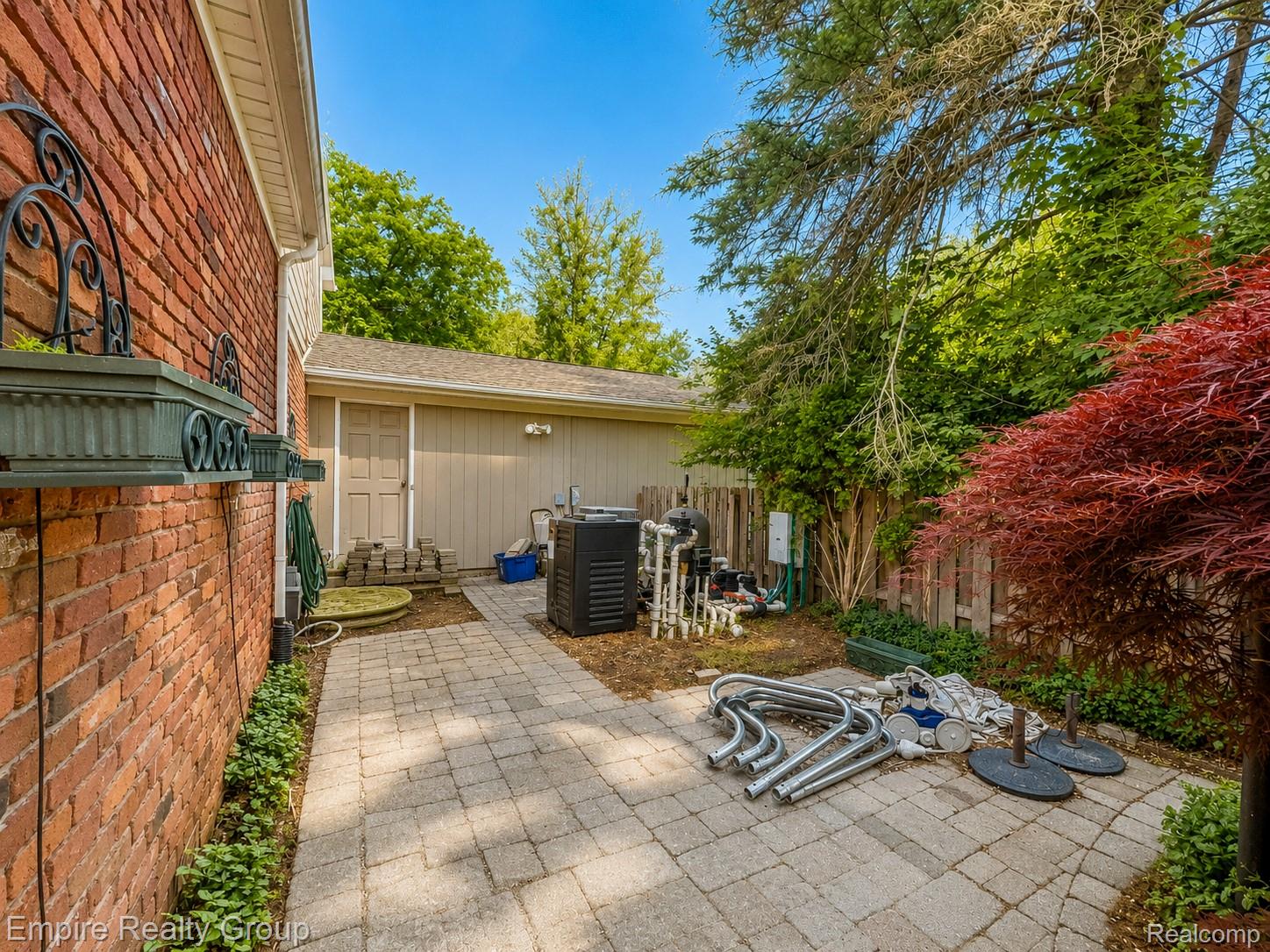 5005 Wing Lake Road