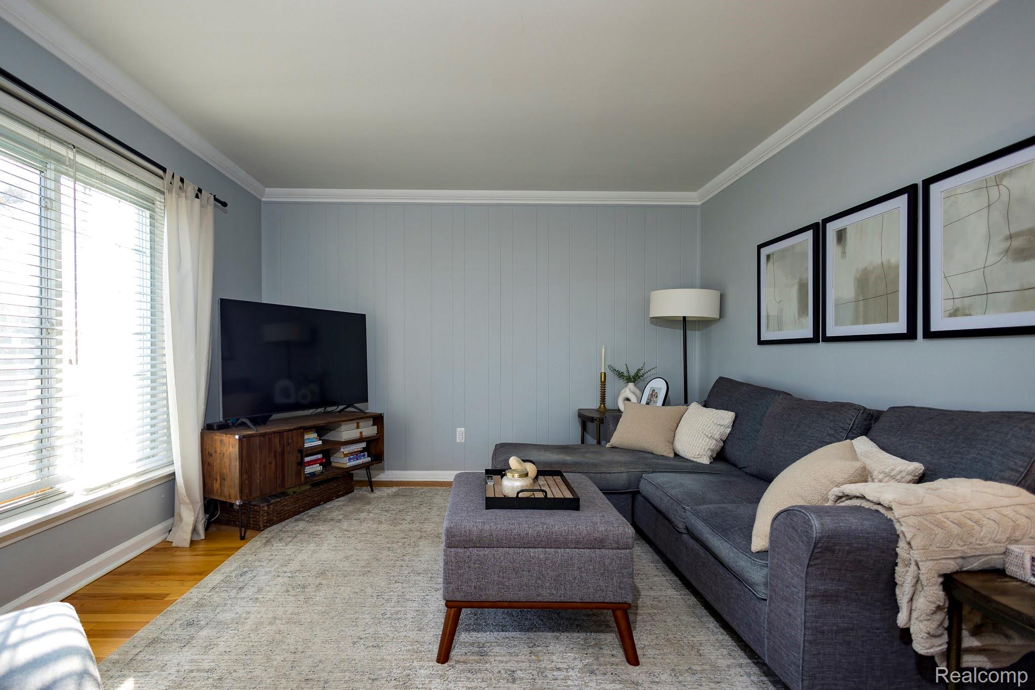 232 S Manitou Avenue