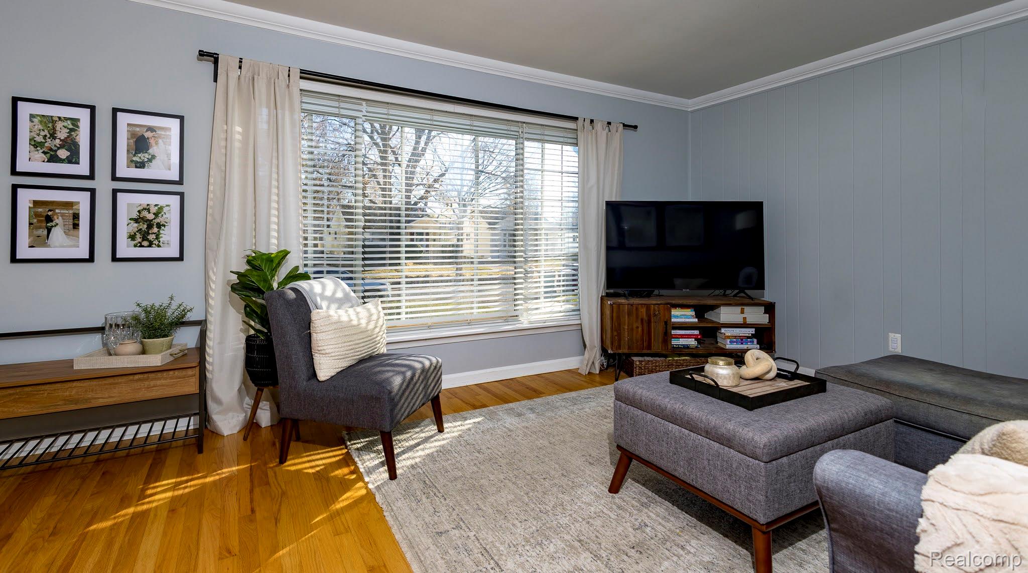 232 S Manitou Avenue