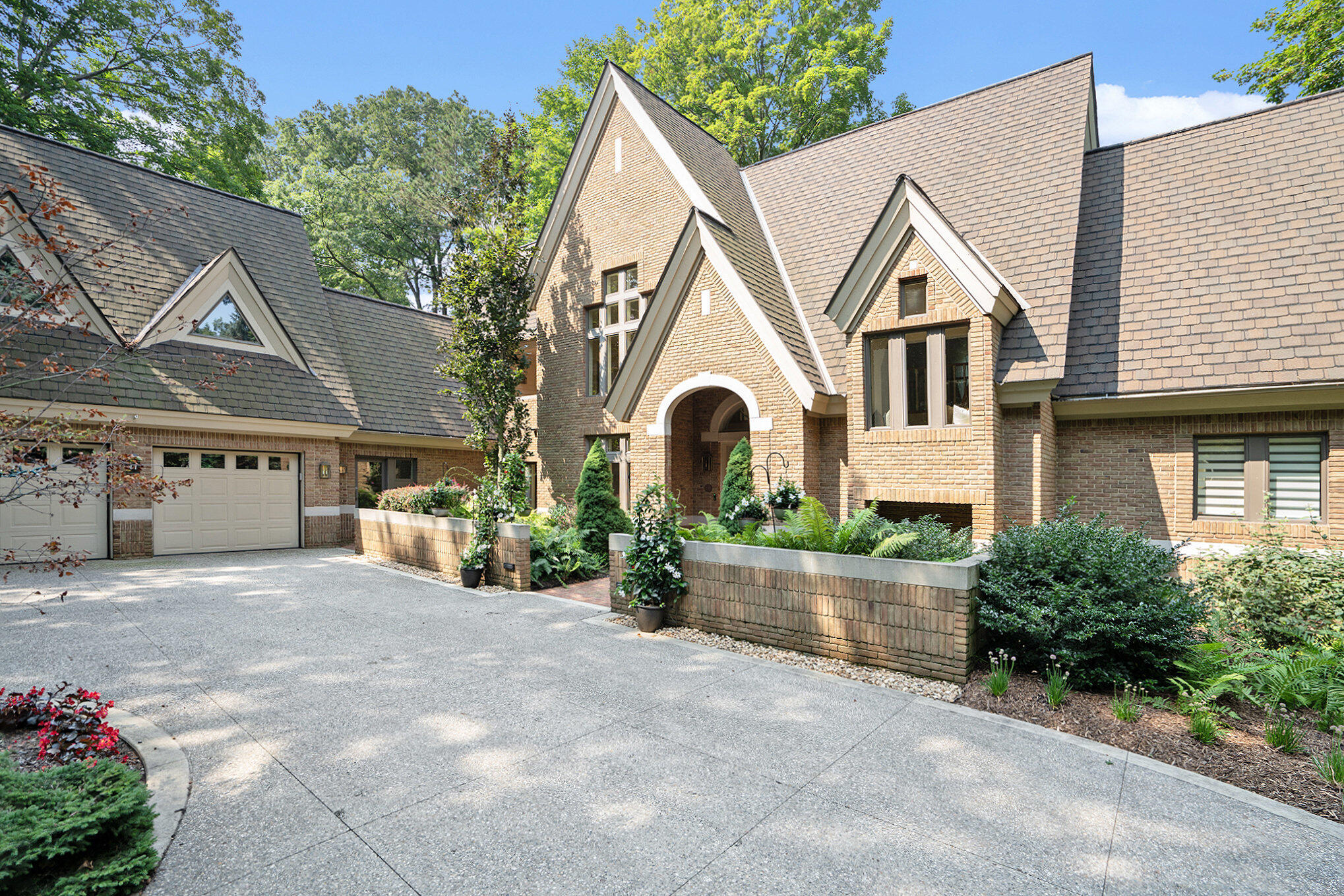 5285 N Lakeshore Drive
