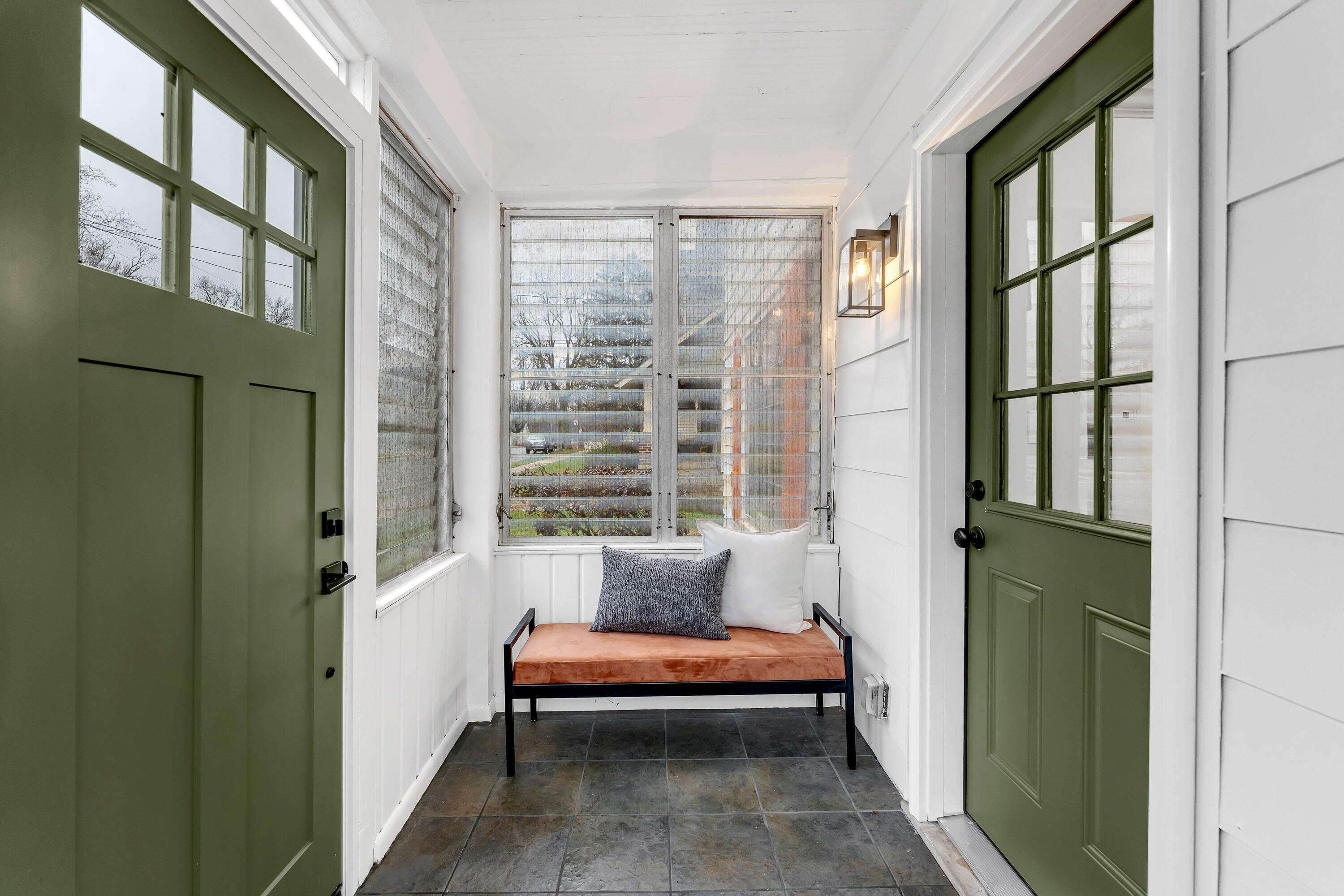 1233 Emerald Avenue NE