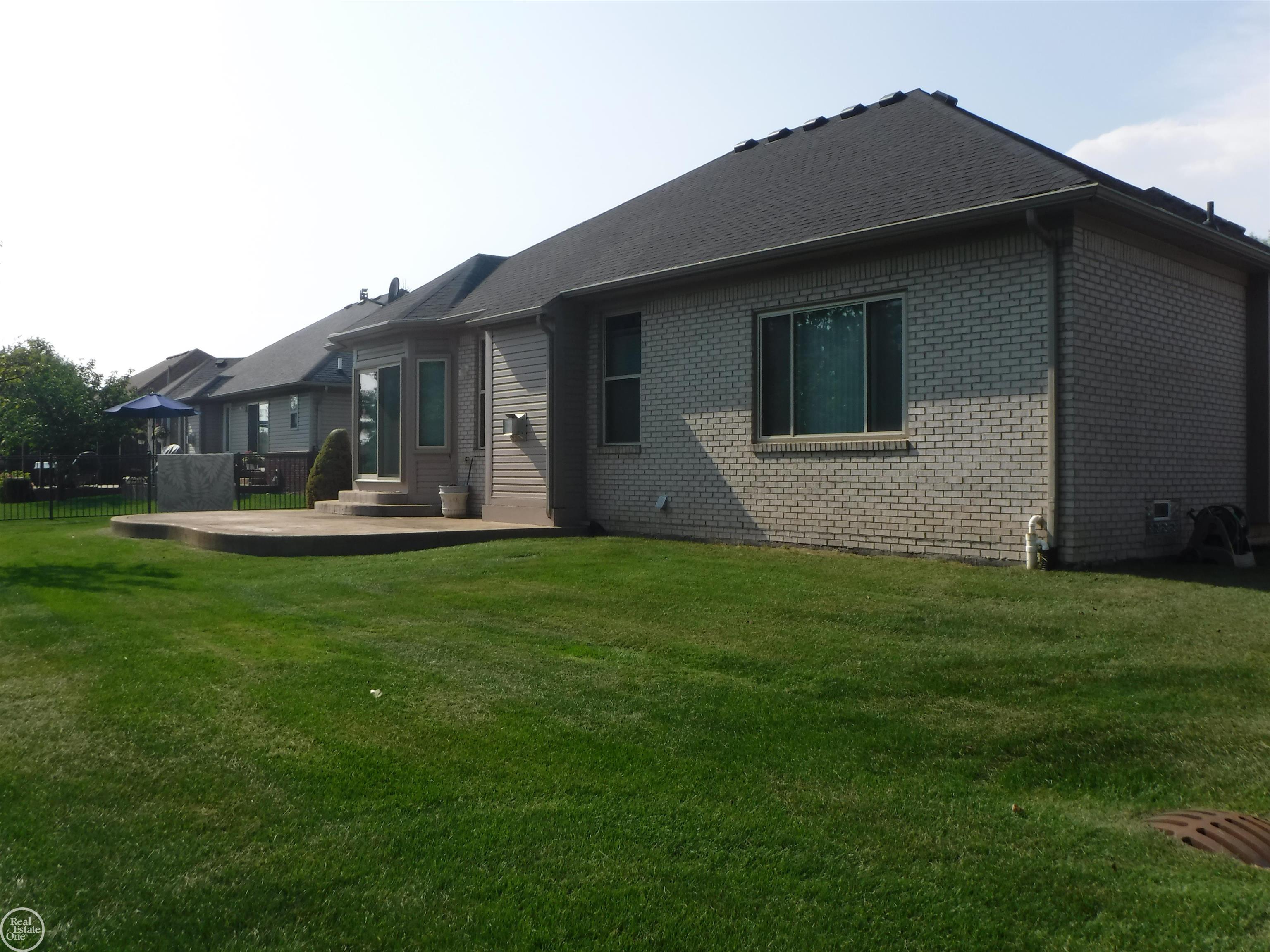 18498 London Dr Drive