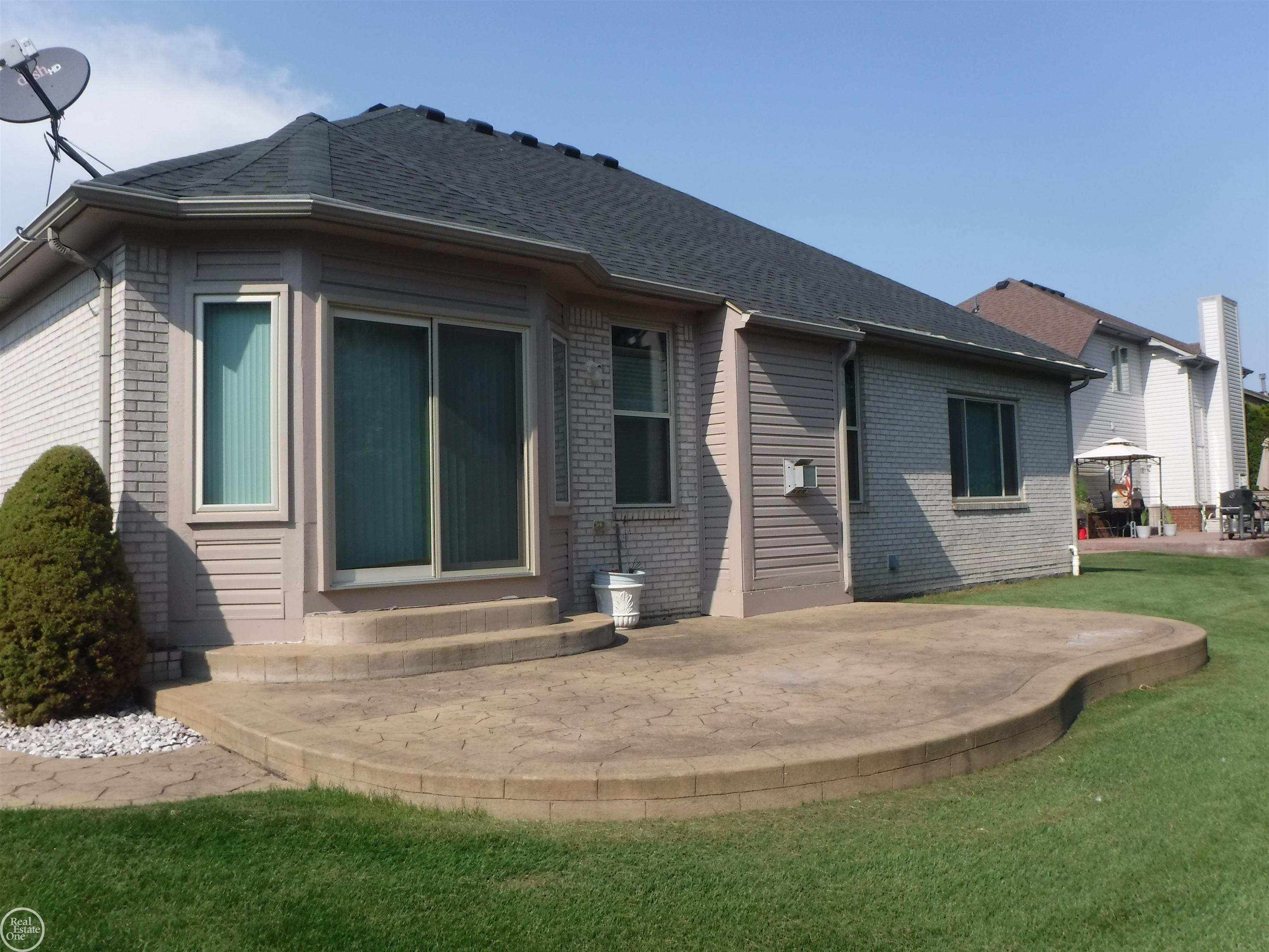 18498 London Dr Drive