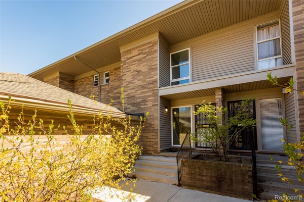 2011 THORNHILL PL, DETROIT, MI 48207 - Image 7bbd4be3cbf23388cbe4ef37bcdc7363/3034230111