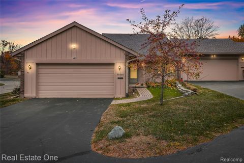 35560 Heritage Lane 55 Farmington City MI 48335