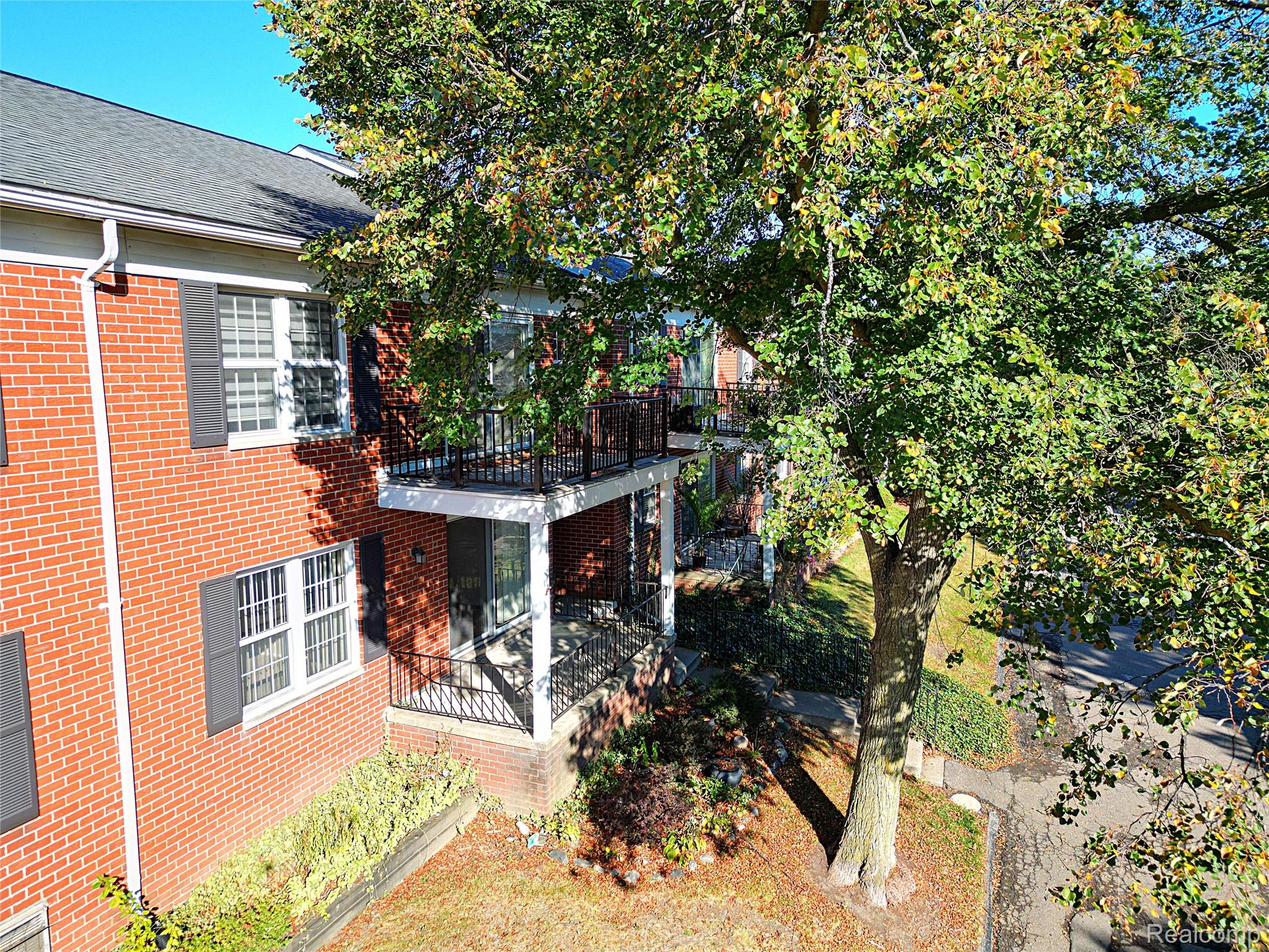 27654 E Echo Valley E Street 232