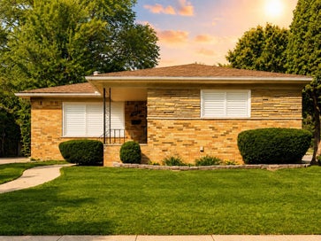23181 Parklawn Street Oak Park City MI 48237