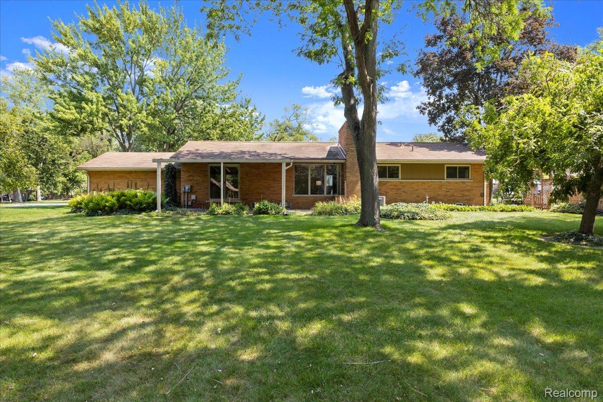 Clinton Charter Township, Michigan 48035, United States, 3 Bedrooms Bedrooms, ,2 BathroomsBathrooms,Residential,Active,189756