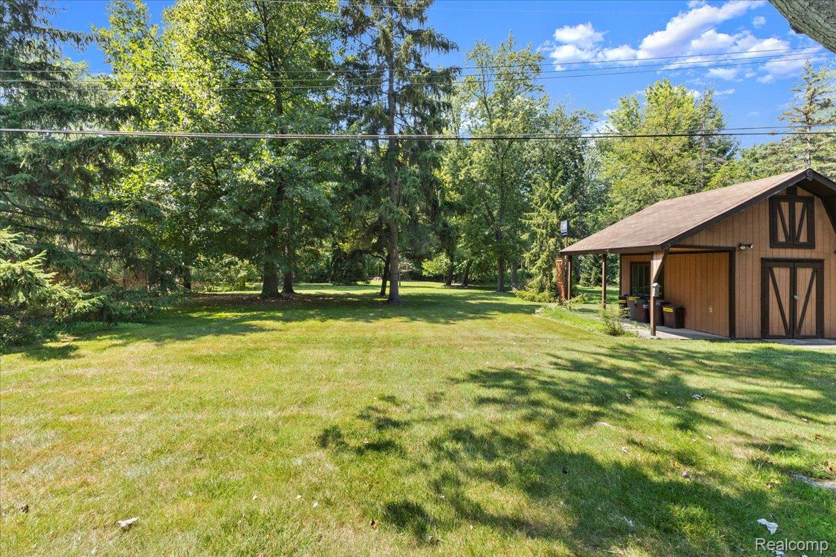 Clinton Charter Township, Michigan 48035, United States, 3 Bedrooms Bedrooms, ,2 BathroomsBathrooms,Residential,Active,189756