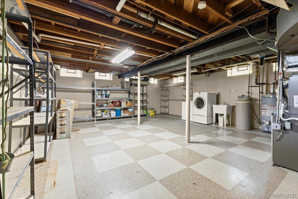 Clinton Charter Township, Michigan 48035, United States, 3 Bedrooms Bedrooms, ,2 BathroomsBathrooms,Residential,Active,189756