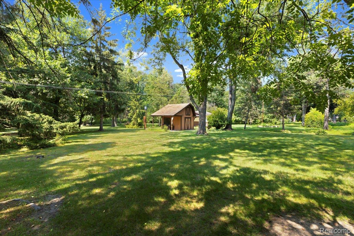 Clinton Charter Township, Michigan 48035, United States, 3 Bedrooms Bedrooms, ,2 BathroomsBathrooms,Residential,Active,189756