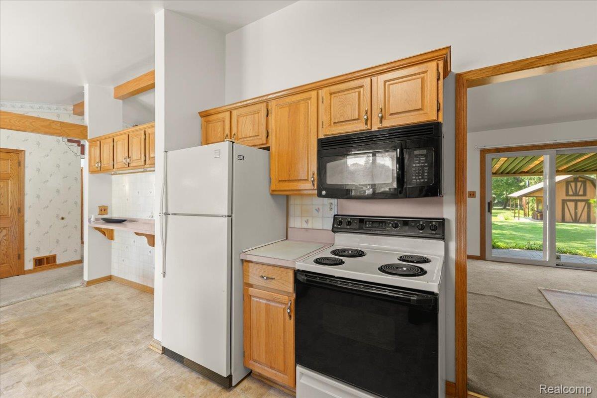 Clinton Charter Township, Michigan 48035, United States, 3 Bedrooms Bedrooms, ,2 BathroomsBathrooms,Residential,Active,189756