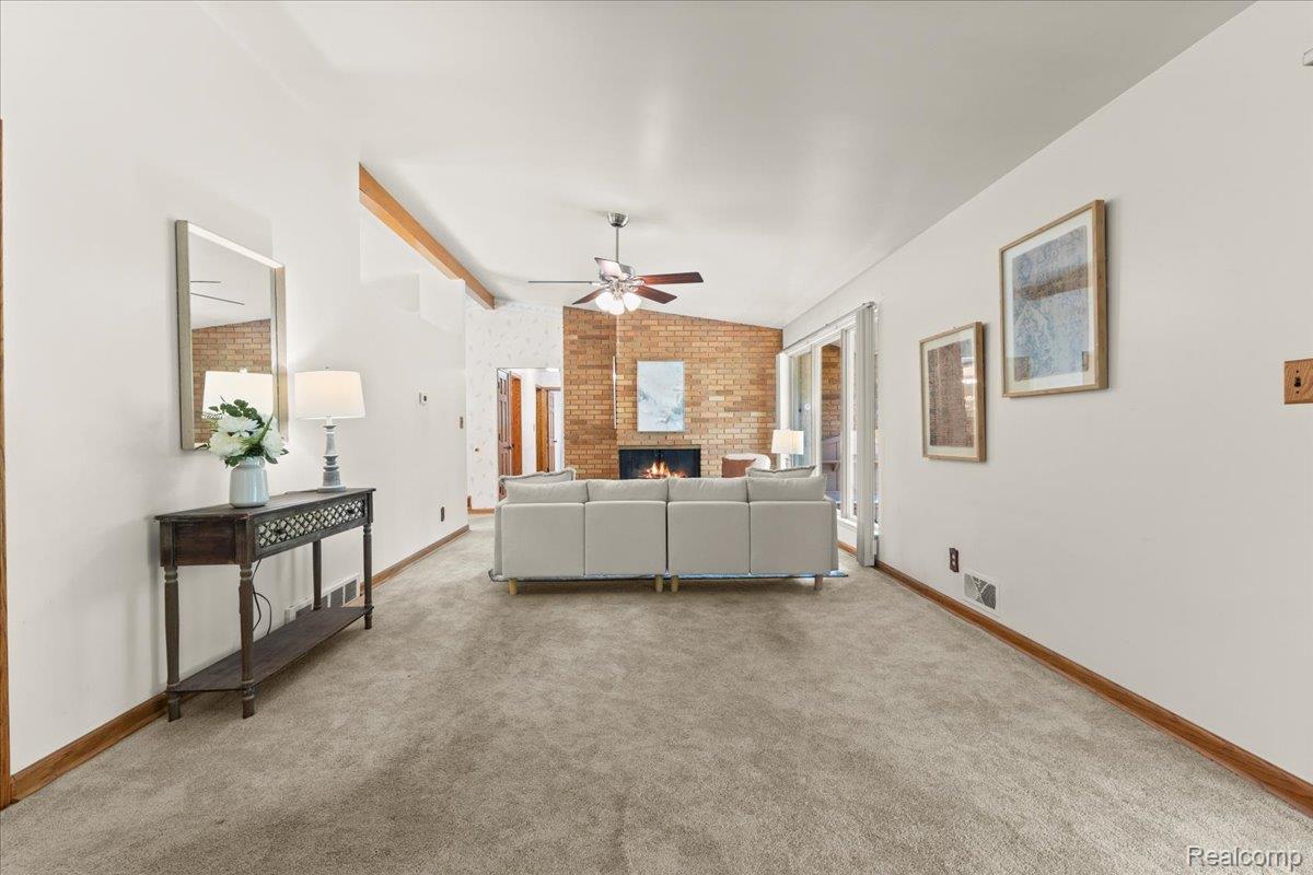 Clinton Charter Township, Michigan 48035, United States, 3 Bedrooms Bedrooms, ,2 BathroomsBathrooms,Residential,Active,189756