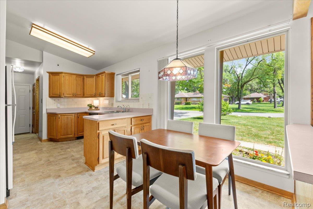 Clinton Charter Township, Michigan 48035, United States, 3 Bedrooms Bedrooms, ,2 BathroomsBathrooms,Residential,Active,189756