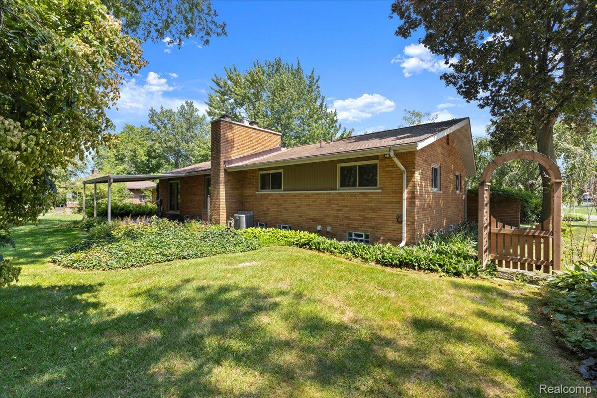 Clinton Charter Township, Michigan 48035, United States, 3 Bedrooms Bedrooms, ,2 BathroomsBathrooms,Residential,Active,189756