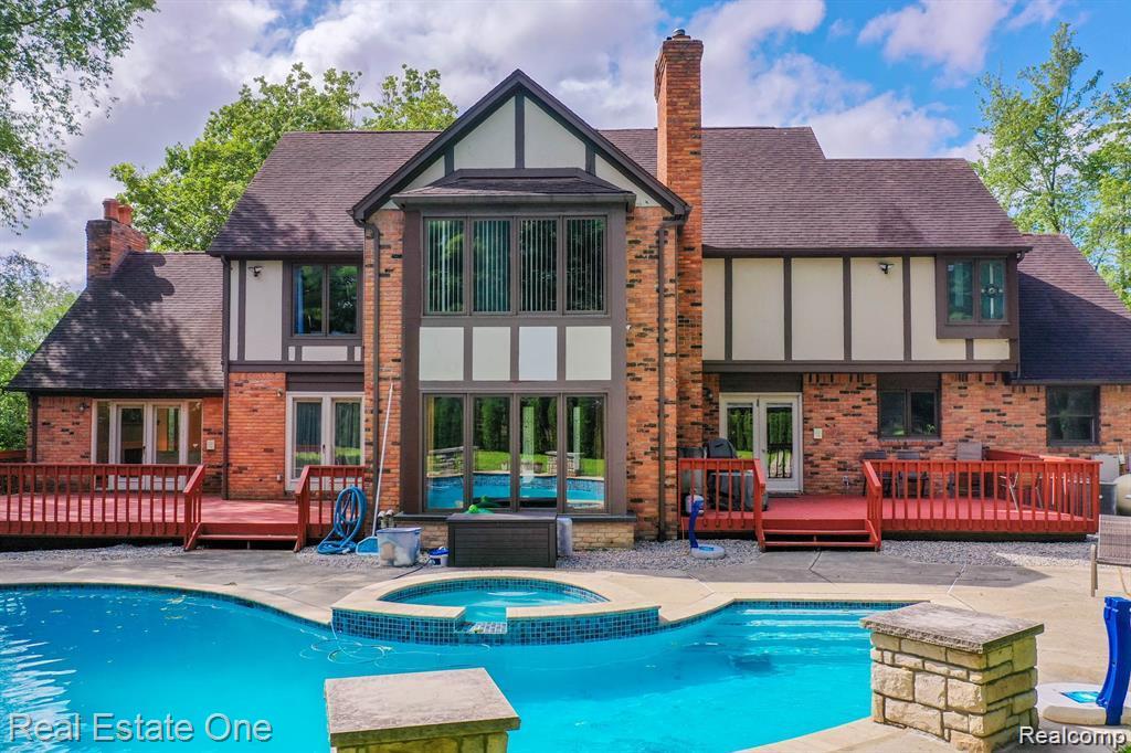 360 Wilshire Drive