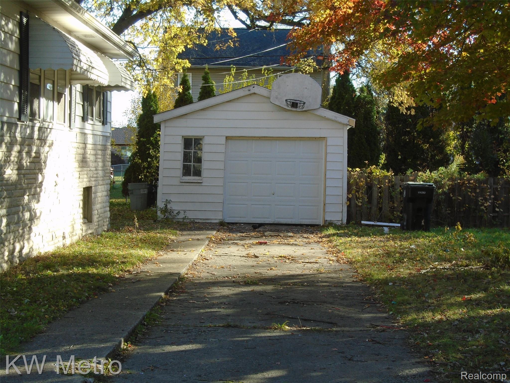 Vacant Hillview N Hillview