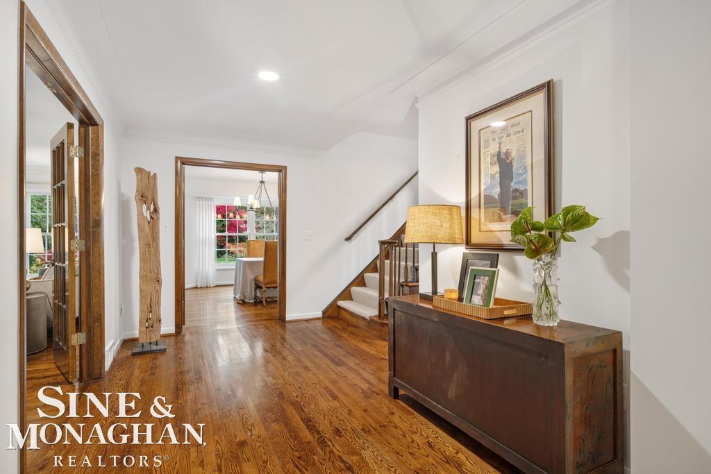 587 Lochmoor Boulevard