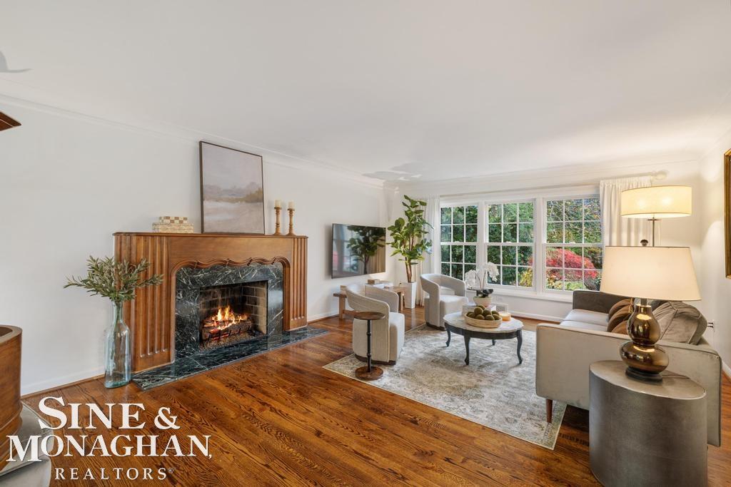 587 Lochmoor Boulevard