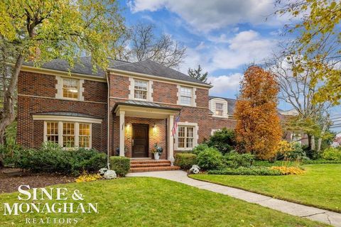 587 Lochmoor Boulevard Grosse Pointe Woods City MI 48236