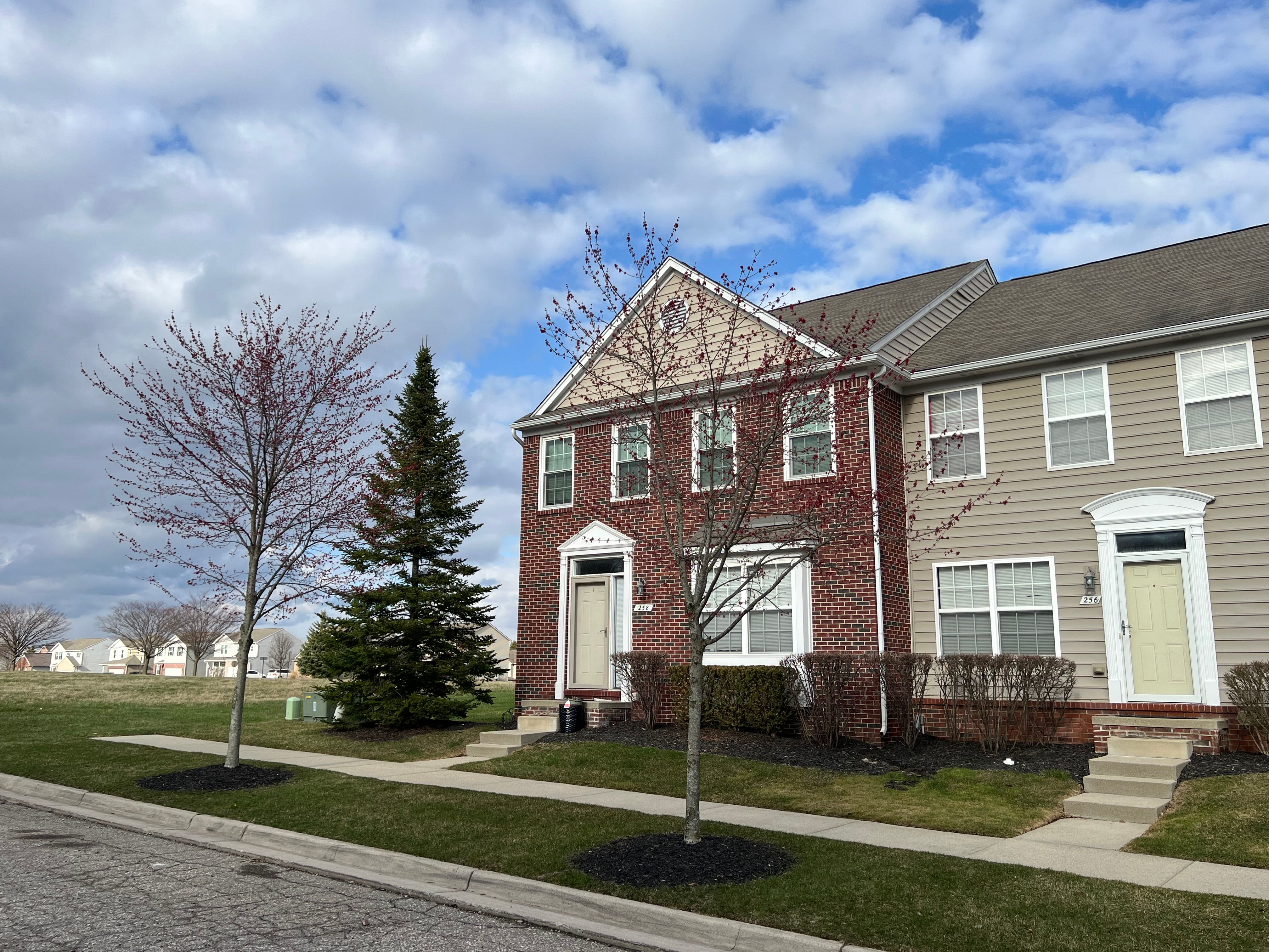 258 STONEGATE E 103