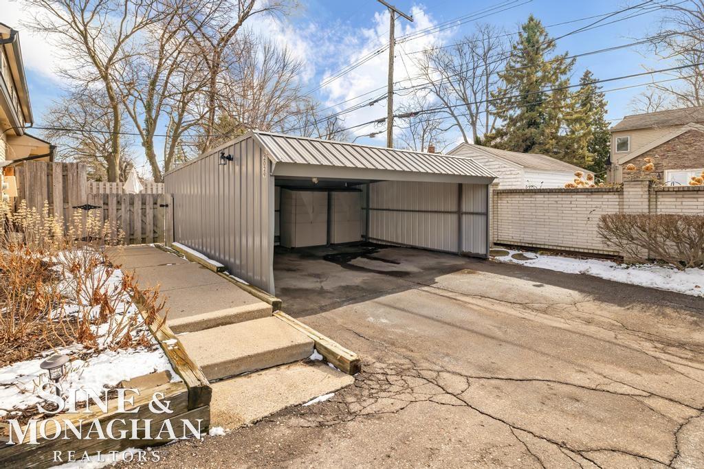 2029 Shorepointe Lane