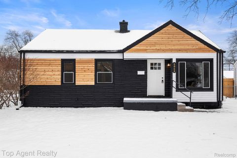 4048 Royal Avenue Berkley City MI 48072