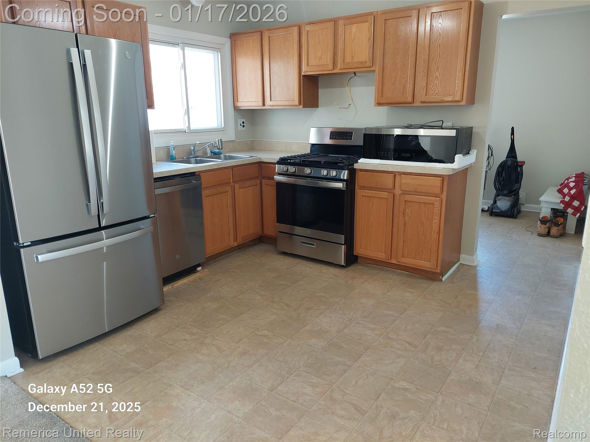 945 N Commerce Road N