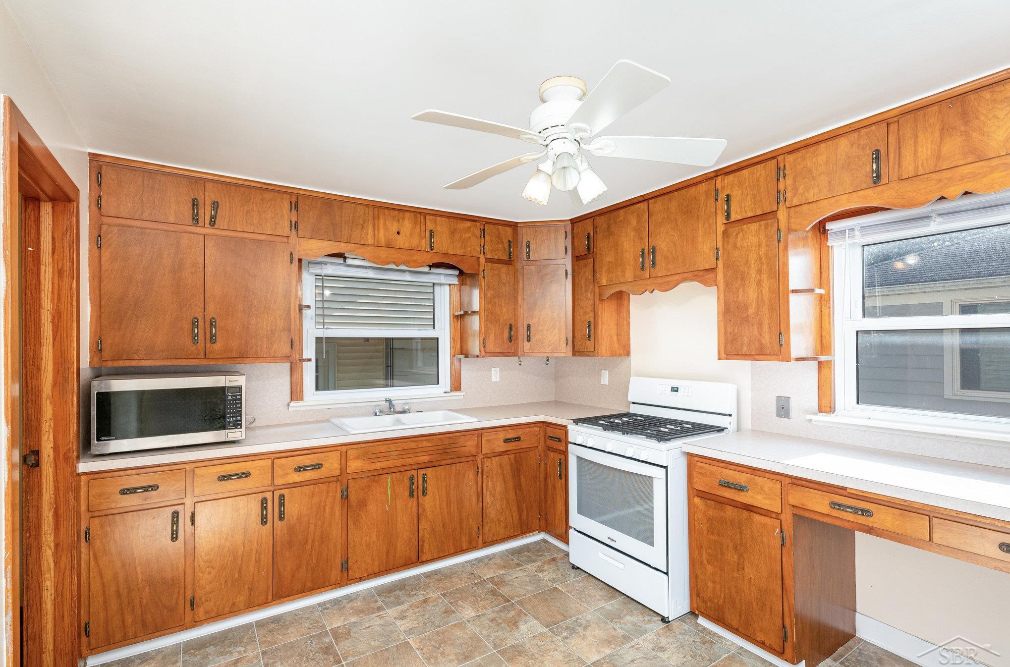 Zilwaukee City, Michigan 48604, United States, 2 Bedrooms Bedrooms, ,1 BathroomBathrooms,Residential,Pending,181846