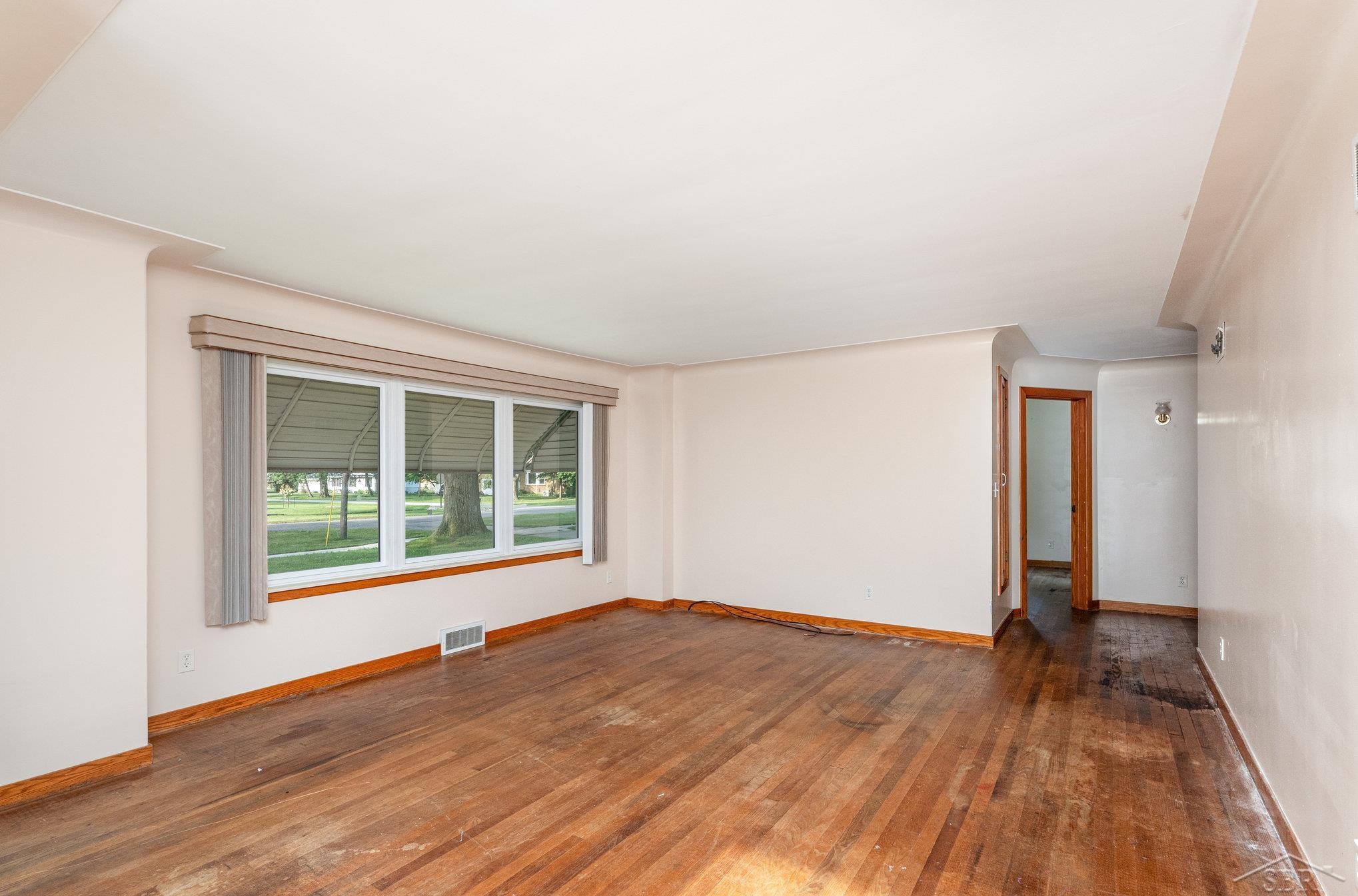 Zilwaukee City, Michigan 48604, United States, 2 Bedrooms Bedrooms, ,1 BathroomBathrooms,Residential,Pending,181846