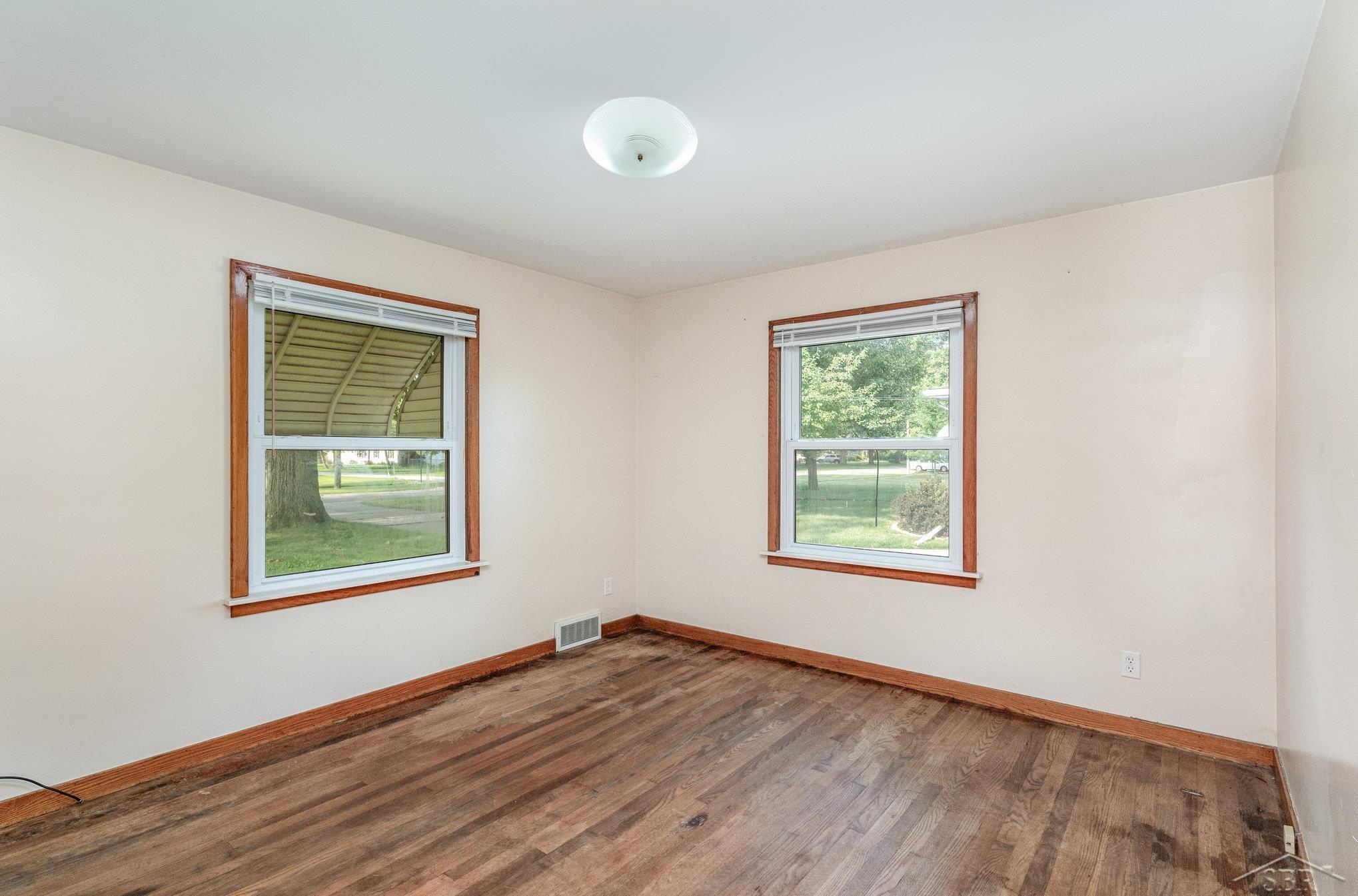 Zilwaukee City, Michigan 48604, United States, 2 Bedrooms Bedrooms, ,1 BathroomBathrooms,Residential,Pending,181846