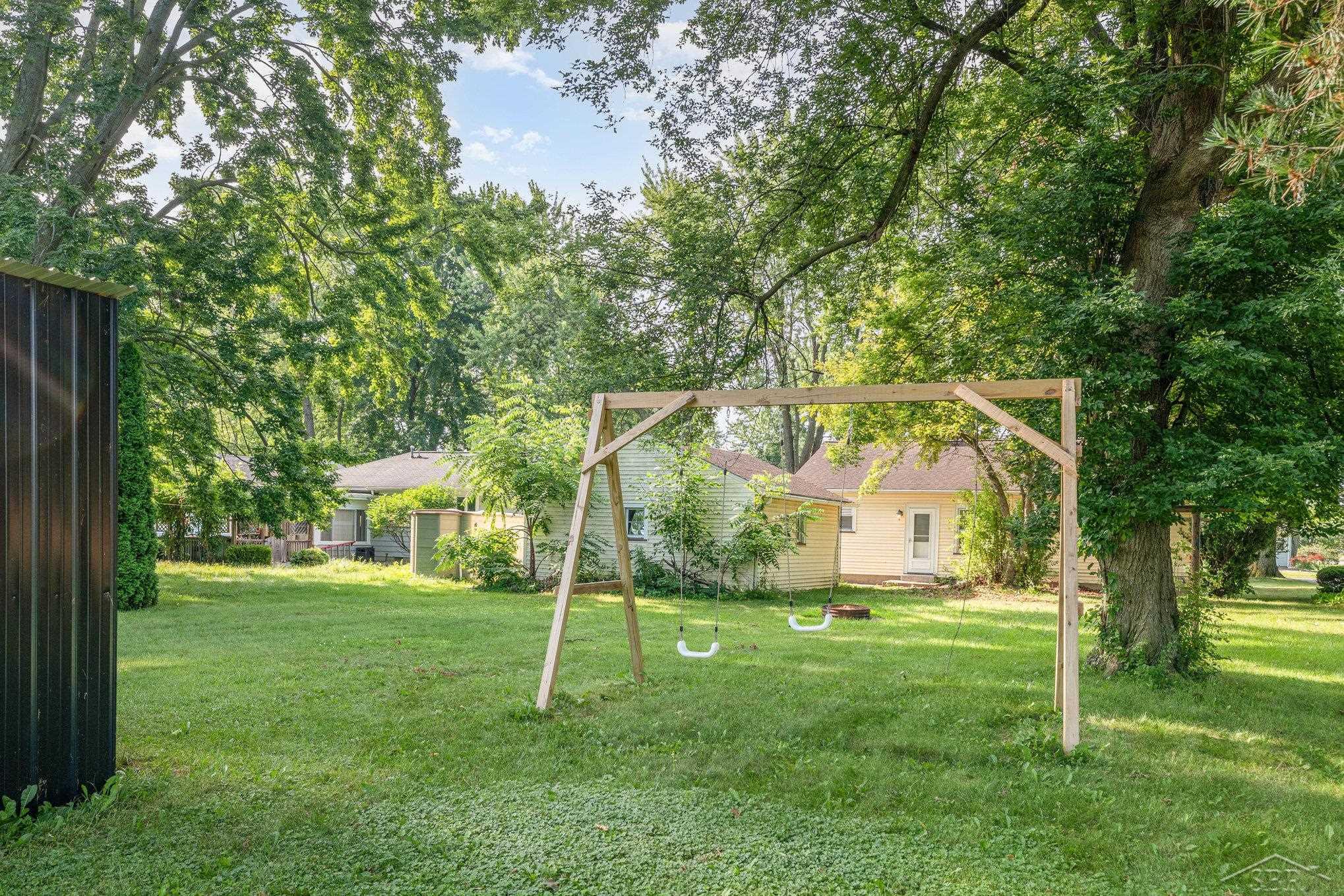 Zilwaukee City, Michigan 48604, United States, 2 Bedrooms Bedrooms, ,1 BathroomBathrooms,Residential,Pending,181846