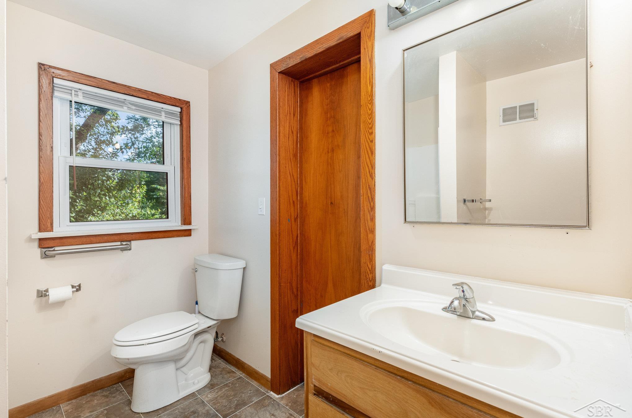 Zilwaukee City, Michigan 48604, United States, 2 Bedrooms Bedrooms, ,1 BathroomBathrooms,Residential,Pending,181846