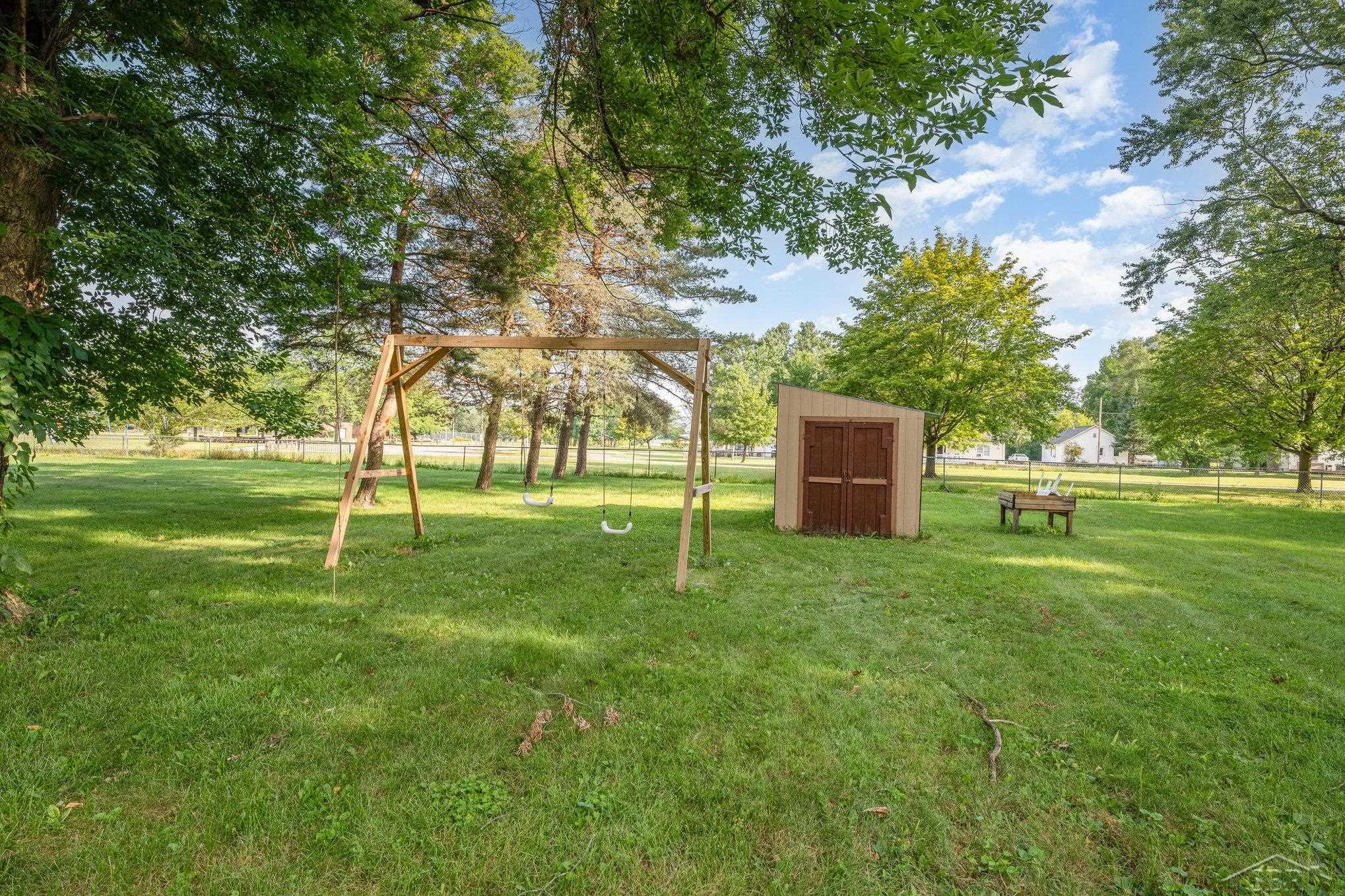 Zilwaukee City, Michigan 48604, United States, 2 Bedrooms Bedrooms, ,1 BathroomBathrooms,Residential,Pending,181846